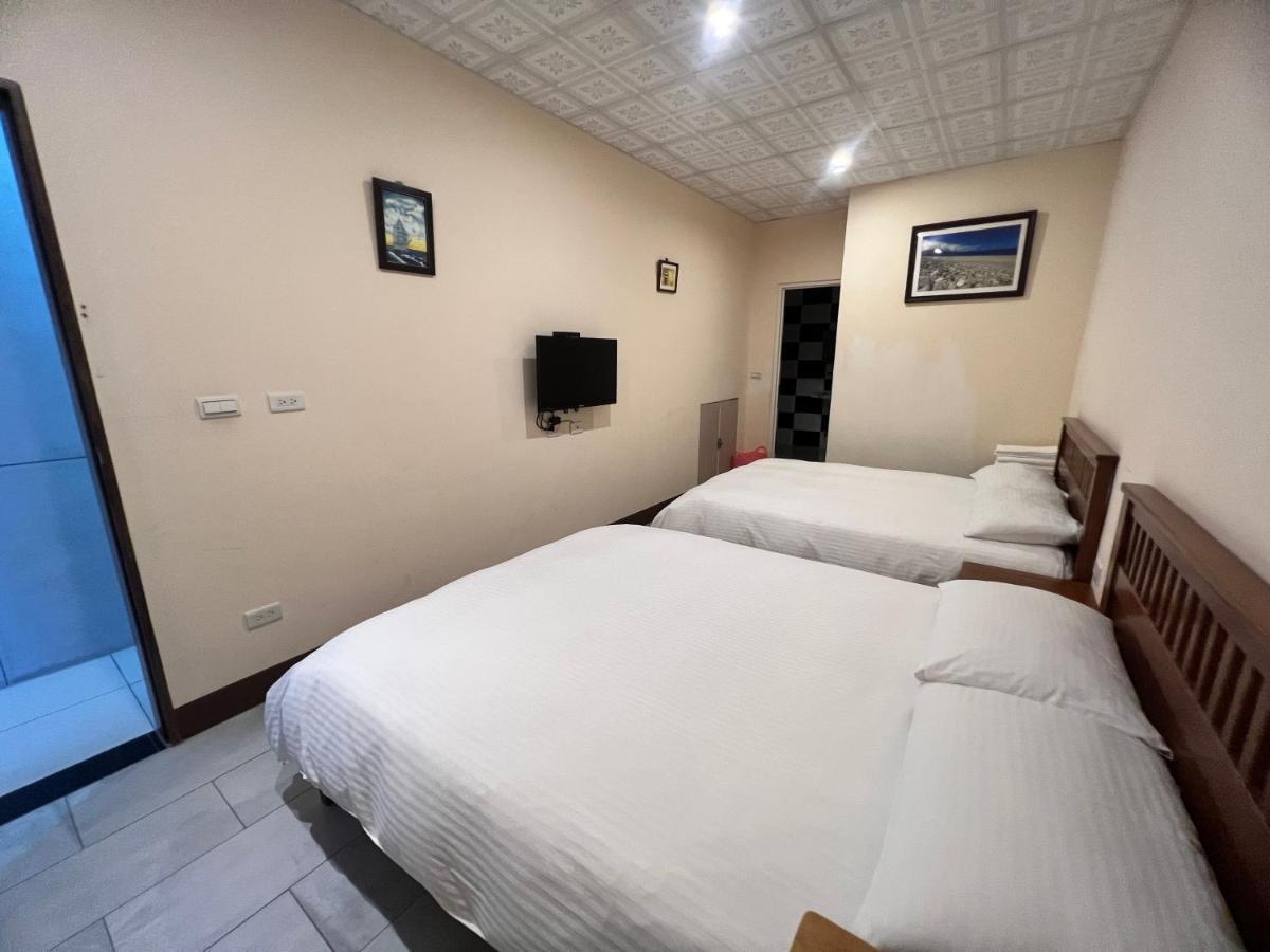 Golden Flower Homestay Yuli Exterior photo