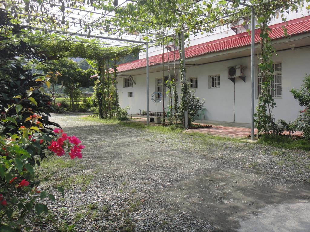 Golden Flower Homestay Yuli Exterior photo