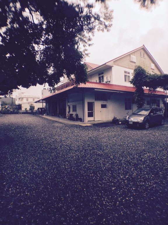 Golden Flower Homestay Yuli Exterior photo